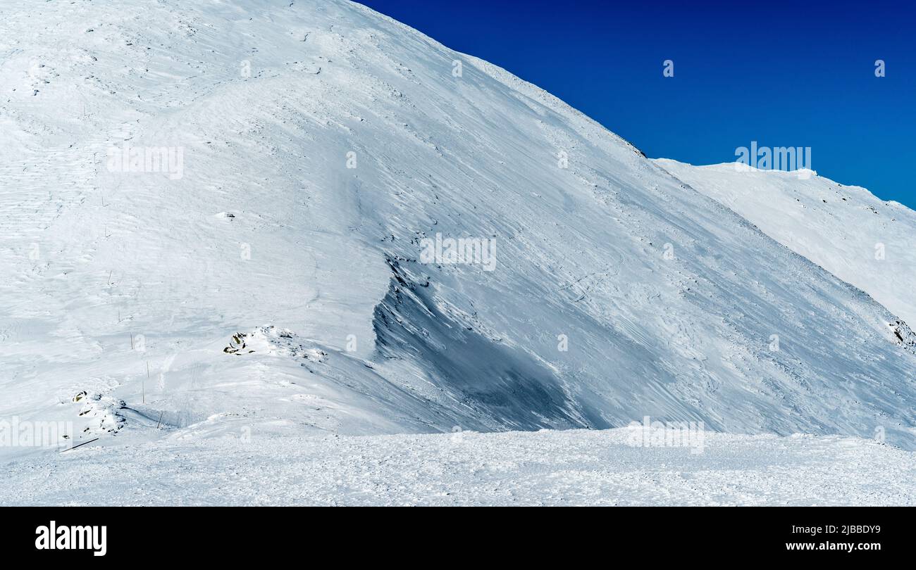 Plus petite aavalnche en dessous de la colline de Chabenec en hiver Basse montagne Tatras en Slovaquie Banque D'Images