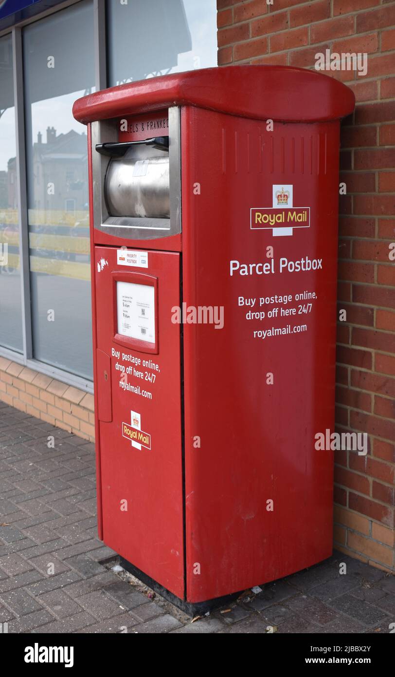 Royal Mail Parcel Postbox à Newport Pagnell. Banque D'Images