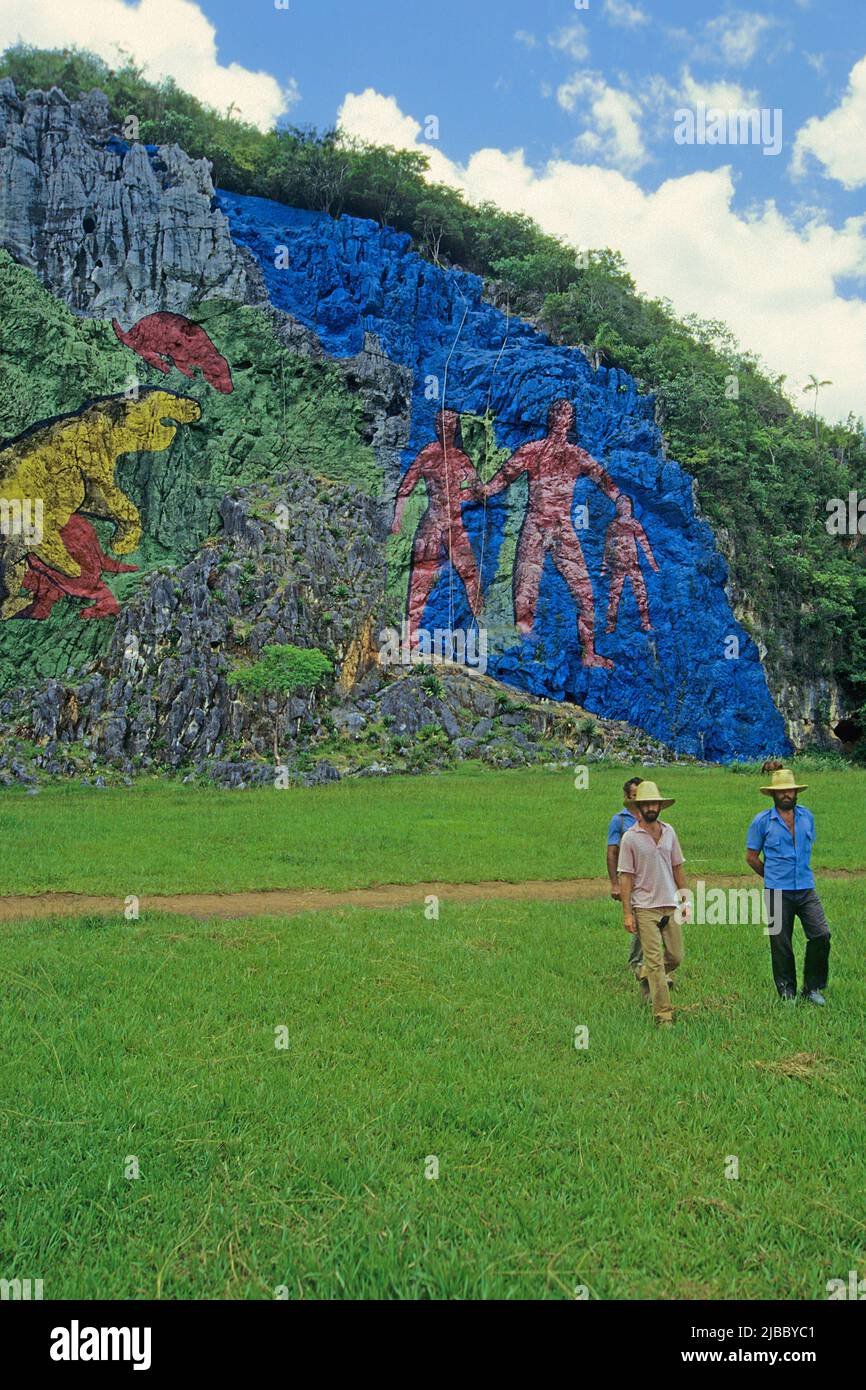 Murale de la Préhistoire à Valle de Vinales, Pinar del Rio, Habana, Cuba, Caraïbes Banque D'Images