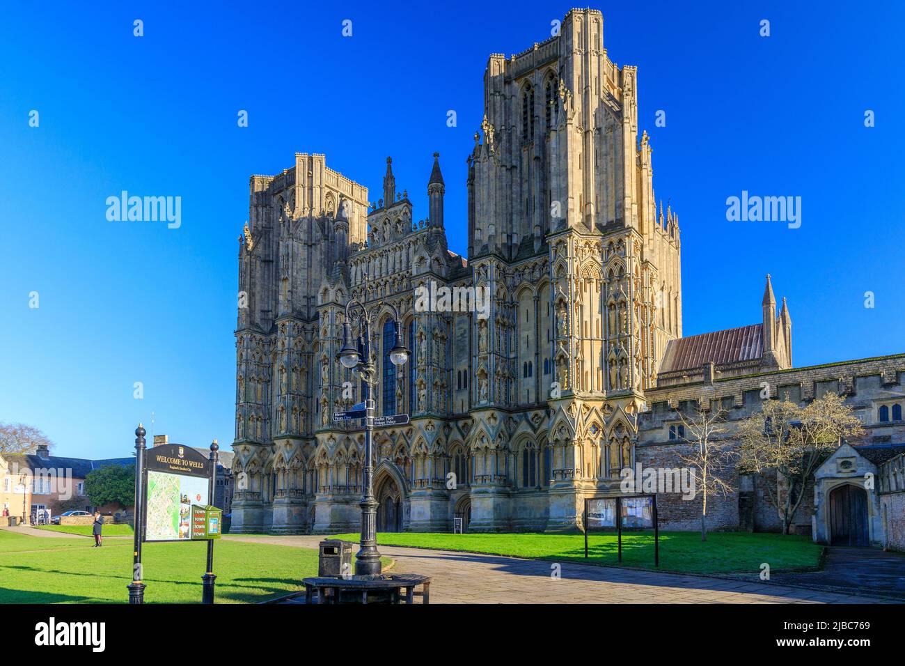 Le magnifique front de l'ouest de la cathédrale de Wells, Somerset, England, UK Banque D'Images