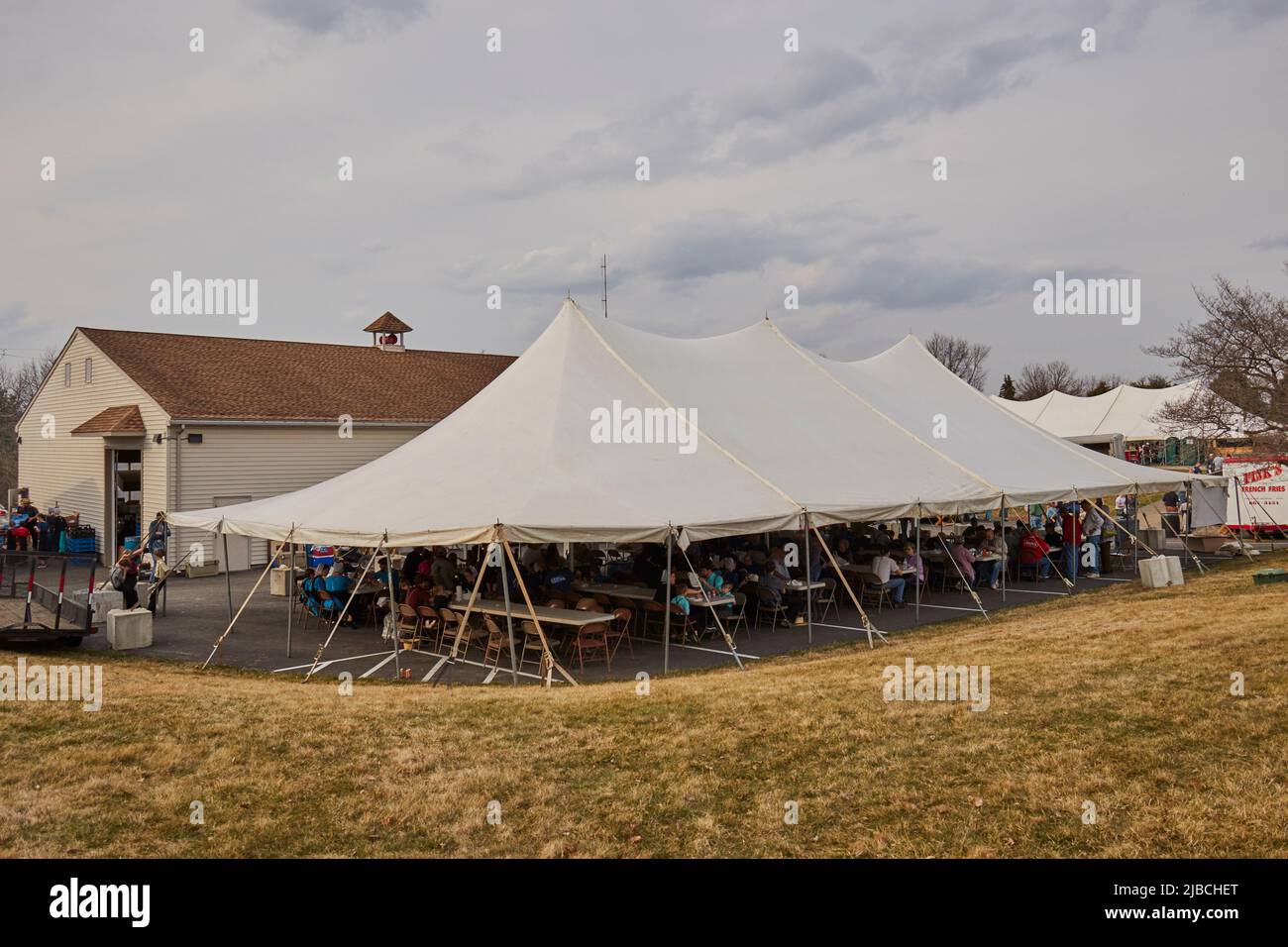 Tente de nourriture à a Mud sale, Amish Country, Penryn, Lancaster County, Pennsylvanie, ÉTATS-UNIS Banque D'Images