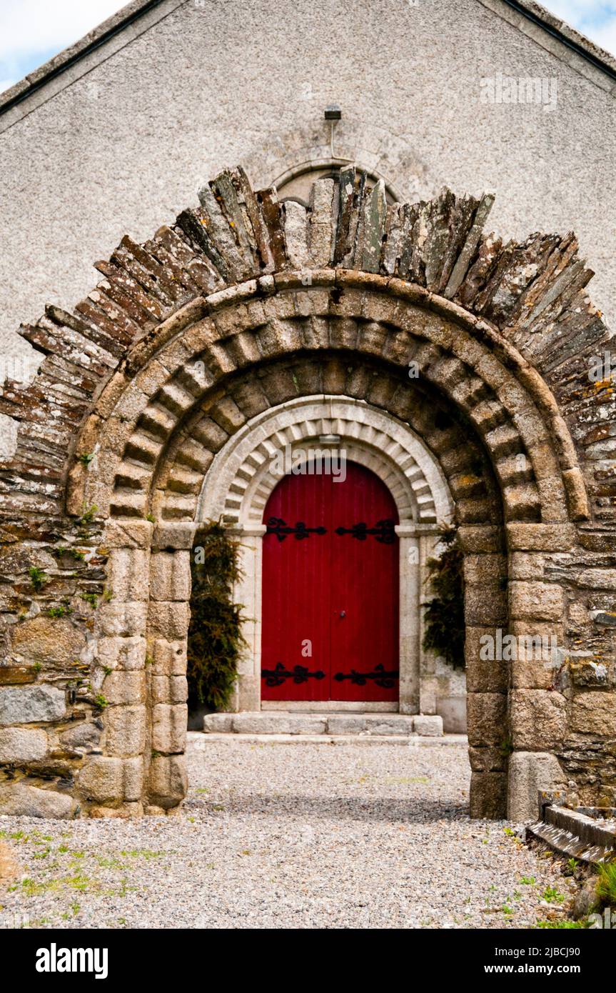 Entrée arquée romane au restaurant Église James à Castledermot, Irlande. Banque D'Images