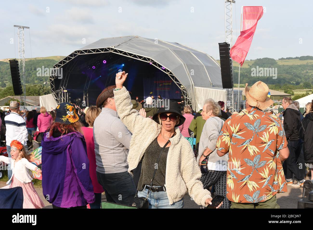 Cheltenham, Angleterre, Royaume-Uni. 4th juin 2022. Le festival Wychwood, l'une des nombreuses festivités entourant le Jubilee Holiday au Royaume-Uni, a eu lieu sur l'hippodrome de Cheltenham le 3-5 juin. Un programme chargé a vu d'anciens favoris prendre la scène. La sensation disco ''˜la vraie chose' les pieds se déplacent avec des hits tels que, ''˜vous êtes à moi everythingâ (Credit image: © Rod Harbinson/ZUMA Press Wire) Banque D'Images