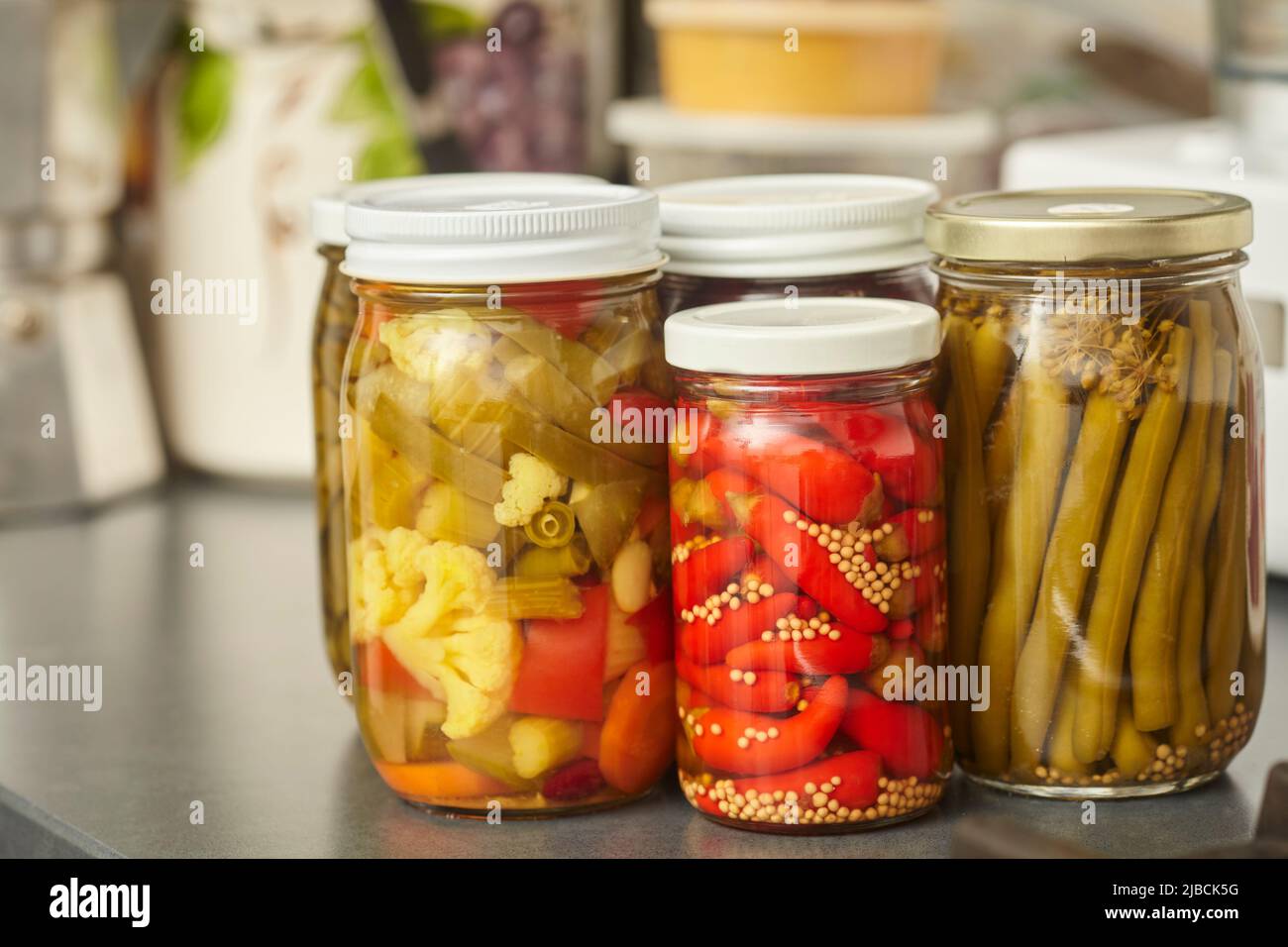 Pots de légumes en conserve de fermes amish du comté de Lancaster, en Pennsylvanie, aux États-Unis Banque D'Images
