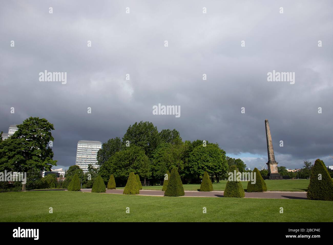 Le monument Nelson, vu de l'autre côté du parc à Glasgow Green, Glasgow, Écosse. Banque D'Images