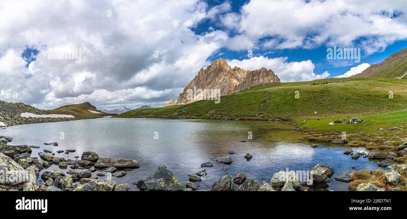 Dans le sud du Piémont, dans la province de Cuneo, Rocca la Meja attire de nombreux randonneurs du monde entier. Sa tournée est l'une des plus sugges Banque D'Images