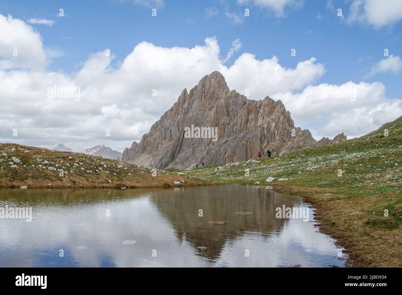 Dans le sud du Piémont, dans la province de Cuneo, Rocca la Meja attire de nombreux randonneurs du monde entier. Sa tournée est l'une des plus sugges Banque D'Images