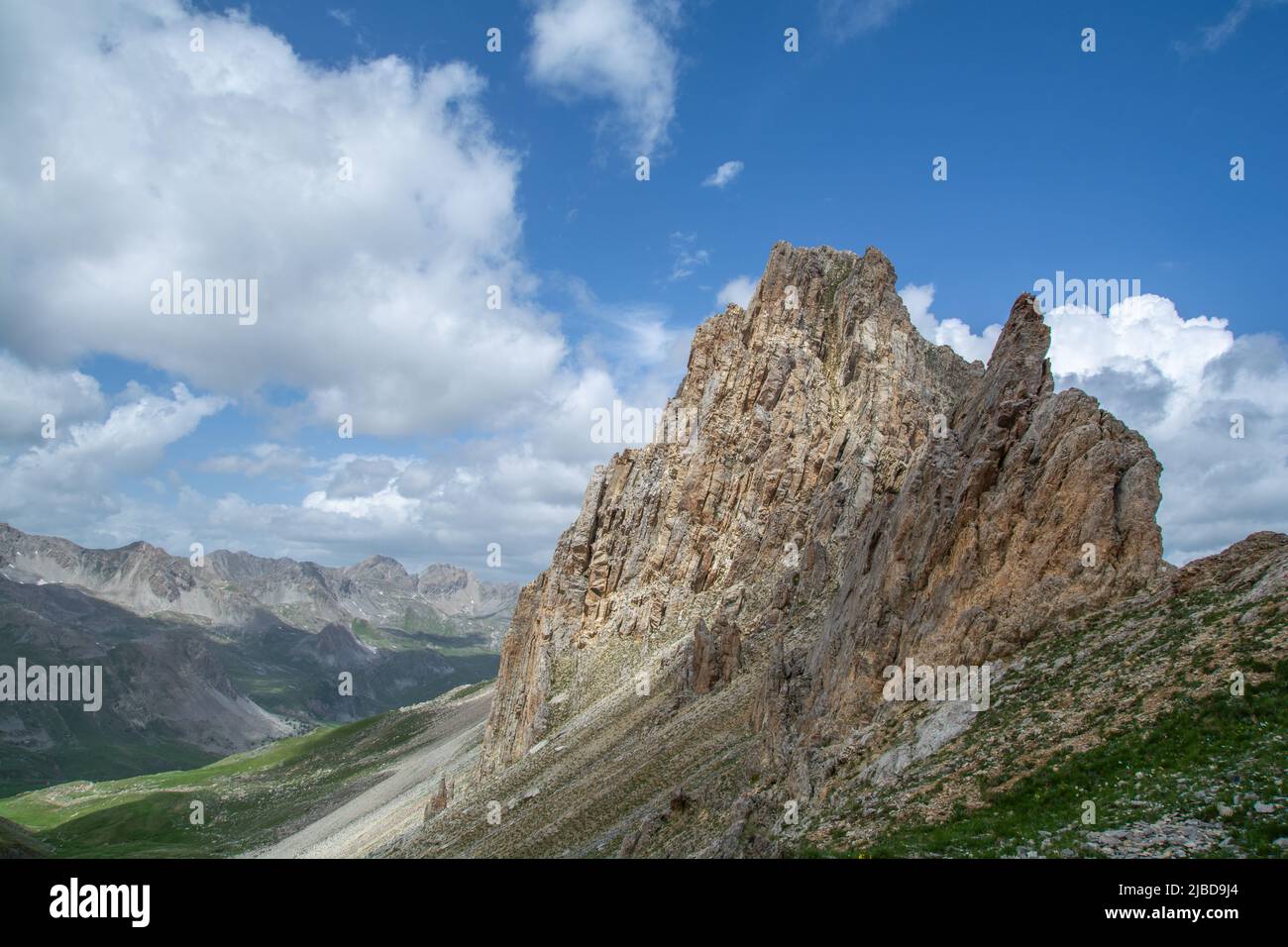 Dans le sud du Piémont, dans la province de Cuneo, Rocca la Meja attire de nombreux randonneurs du monde entier. Sa tournée est l'une des plus sugges Banque D'Images