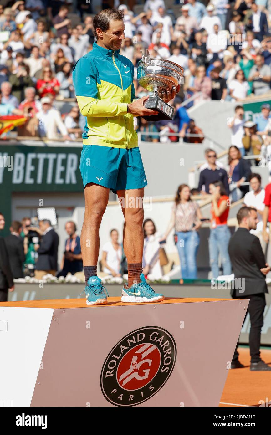 Paris, France, le 5th juin 2022. Le joueur espagnol de tennis Rafael Nadal après avoir remporté le tournoi de tennis de l'Open de France 2022 à Roland Garros le dimanche 6th juin 2022., © Juergen Hasenkopf / Alamy Live News Banque D'Images