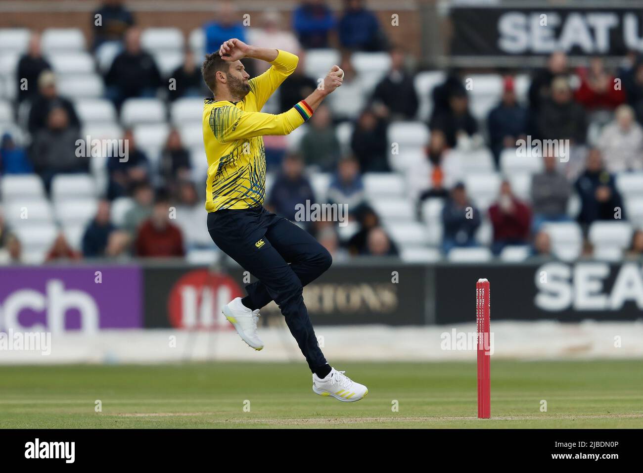 CHESTER LE STREET, ROYAUME-UNI. 5th JUIN Andrew Tye de Durham Bowls pendant le match de Blast Vitality T20 entre le Durham County Cricket Club et le Northamptonshire County Cricket Club au Seat unique Riverside, Chester le Street, le dimanche 5th juin 2022. (Crédit : will Matthews | MI News) crédit : MI News & Sport /Alay Live News Banque D'Images