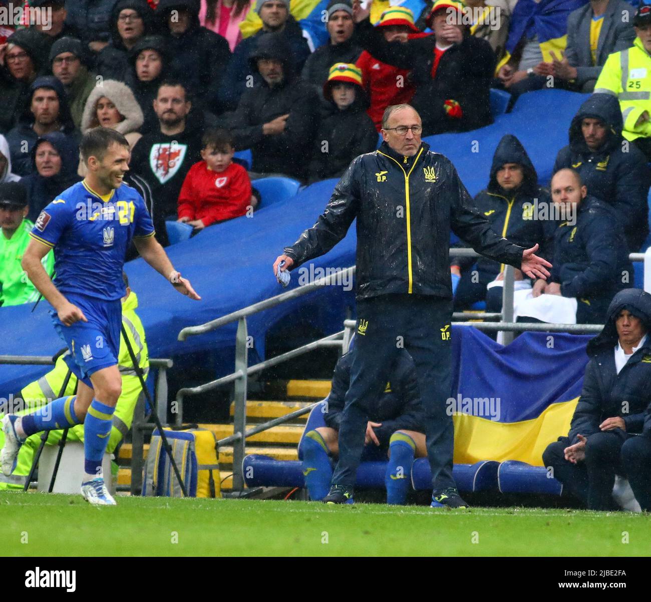 Cardiff City Stadium, Cardiff, Royaume-Uni. 5th juin 2022. Coupe du monde 2022 qualification pays de Galles contre Ukraine; Oleksandr Petrakov, responsable de l'Ukraine montre l'émotion pendant la seconde moitié Credit: Action plus Sports/Alay Live News Banque D'Images