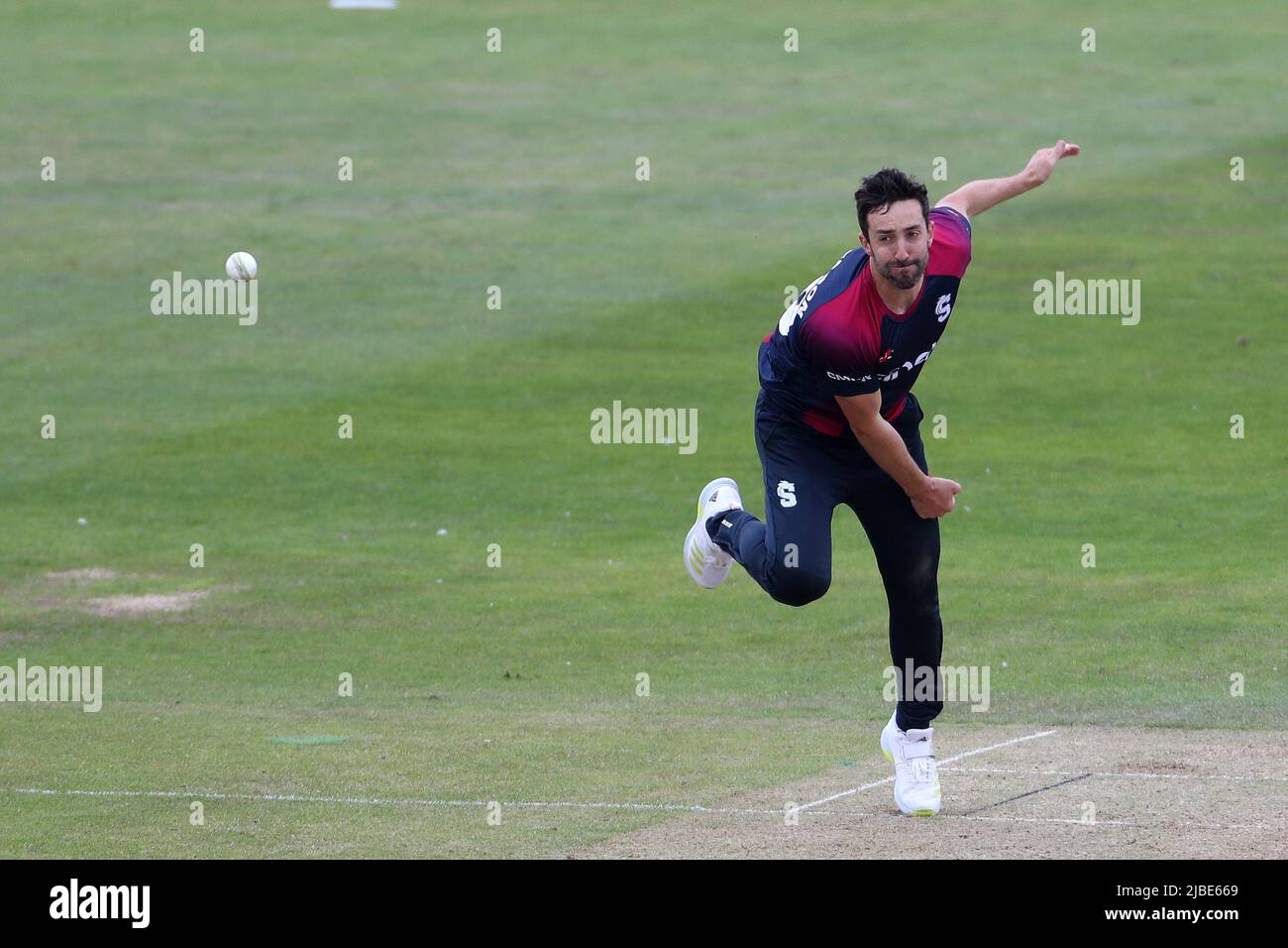 CHESTER LE STREET, ROYAUME-UNI. JUIN 5th Ben Sanderson de Northants Steelbacks Bowling pendant le match de Blast Vitality T20 entre le Durham County Cricket Club et le Northamptonshire County Cricket Club au Seat unique Riverside, Chester le dimanche 5th juin 2022. (Credit: Mark Fletcher | MI News) Credit: MI News & Sport /Alay Live News Banque D'Images