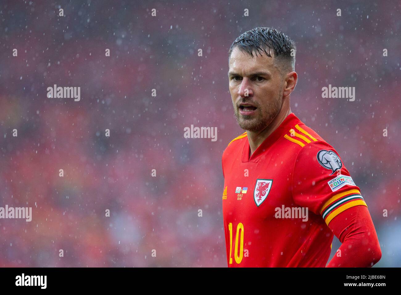 Cardiff, pays de Galles, Royaume-Uni. 5th juin 2022. Aaron Ramsey du pays de Galles lors du match final de la coupe du monde de la FIFA entre le pays de Galles et l'Ukraine au stade de Cardiff City. Crédit : Mark Hawkins/Alay Live News Banque D'Images