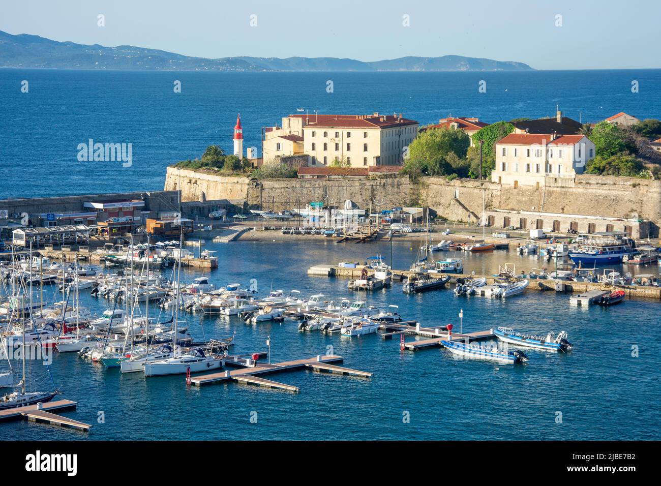 Vieille ville, Port et Marina au lever du soleil, Ajaccio (Aiacciu), Corse (Corse), Corse-du-Sud, France Banque D'Images