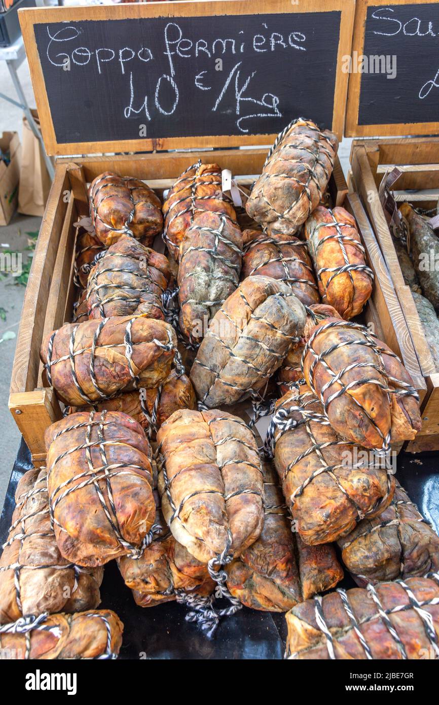 Jambon fumé, Marcatu d'Aiacciu, Boulevard du Roi Jérôme, Ajaccio Corse (Corse), Corse-du-Sud, France Banque D'Images