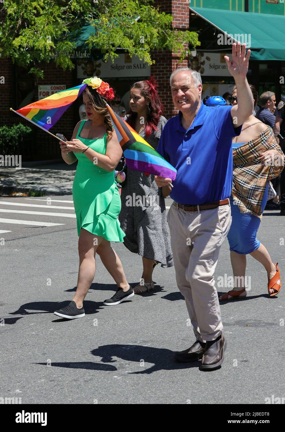 Jackson Heights, New York, États-Unis, 05 juin 2022 - des milliers de personnes et le maire de New York, Eric Adams, ont défilé annuel de la fierté du Queens en 30th à Jackson Heights, New York. Photo: Crédit PHOTO Luiz Rampelotto/EuropaNewswire OBLIGATOIRE. Banque D'Images