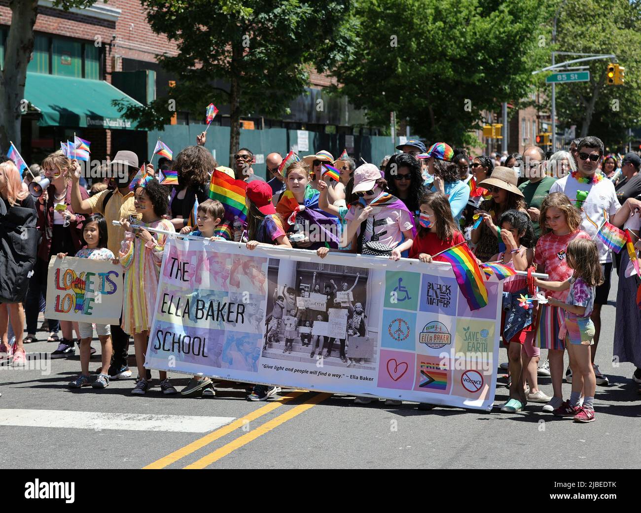 Jackson Heights, New York, États-Unis, 05 juin 2022 - des milliers de personnes et le maire de New York, Eric Adams, ont défilé annuel de la fierté du Queens en 30th à Jackson Heights, New York. Photo: Crédit PHOTO Luiz Rampelotto/EuropaNewswire OBLIGATOIRE. Banque D'Images