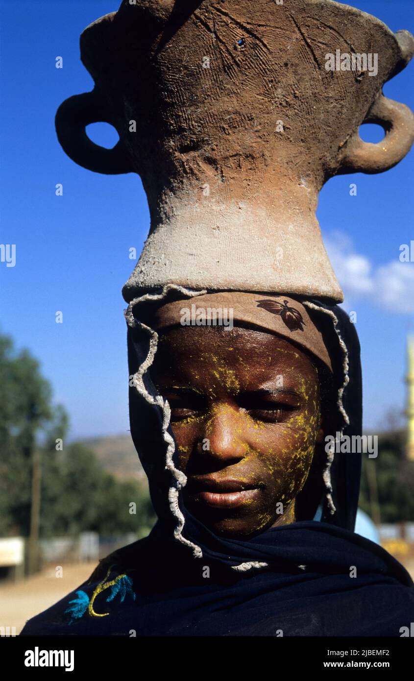 Portrait d'une fille d'Oromo prise à Harar, en Éthiopie. Banque D'Images