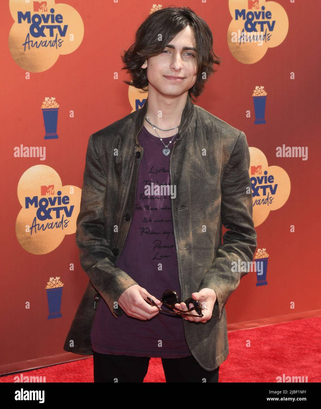 Los Angeles, États-Unis. 05th juin 2022. Aidan Gallagher arrive aux MTV Movie & TV Awards 2022 qui se tiennent au Barker Hangar de Santa Monica, Californie, le dimanche, ?5 juin 2022. (Photo par Sthanlee B. Mirador/Sipa USA) crédit: SIPA USA/Alay Live News Banque D'Images