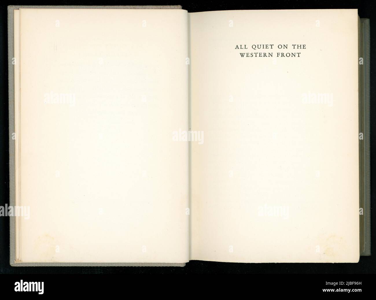 Page originale du titre du livre intérieur de tous Quiet sur le front occidental par Eric Maria Remarque, cette édition américaine a été publiée en 1929 Banque D'Images