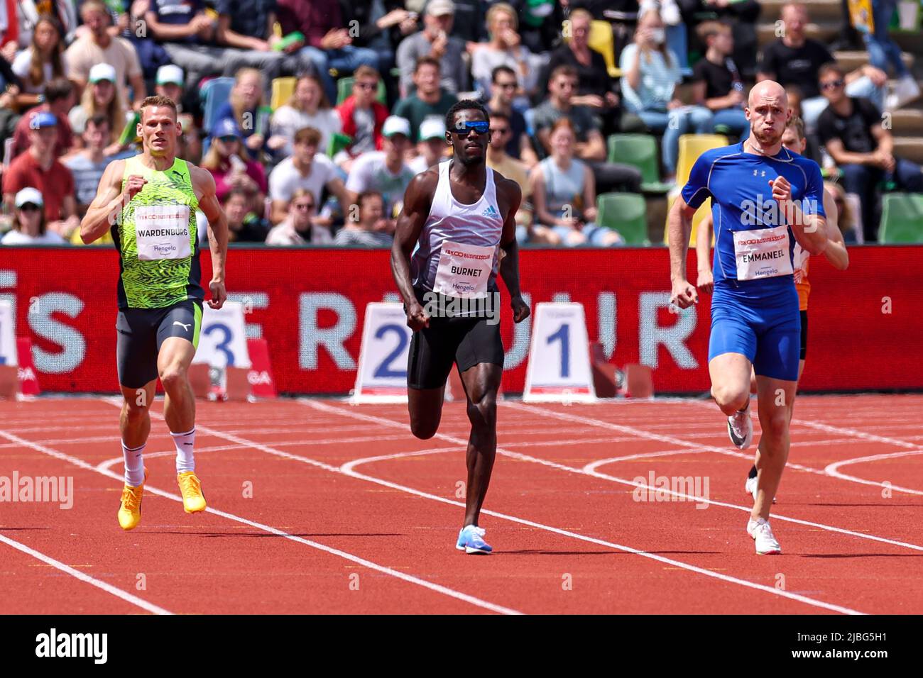 HENGELO, PAYS-BAS - JUIN 6 : le Burnett de Taymir des pays-Bas pendant les Jeux de la FBK 400m hommes au Stadion de la FBK sur 6 juin 2022 à Hengelo, pays-Bas (photo de Marcel Ter Bals/Orange Pictures) Banque D'Images