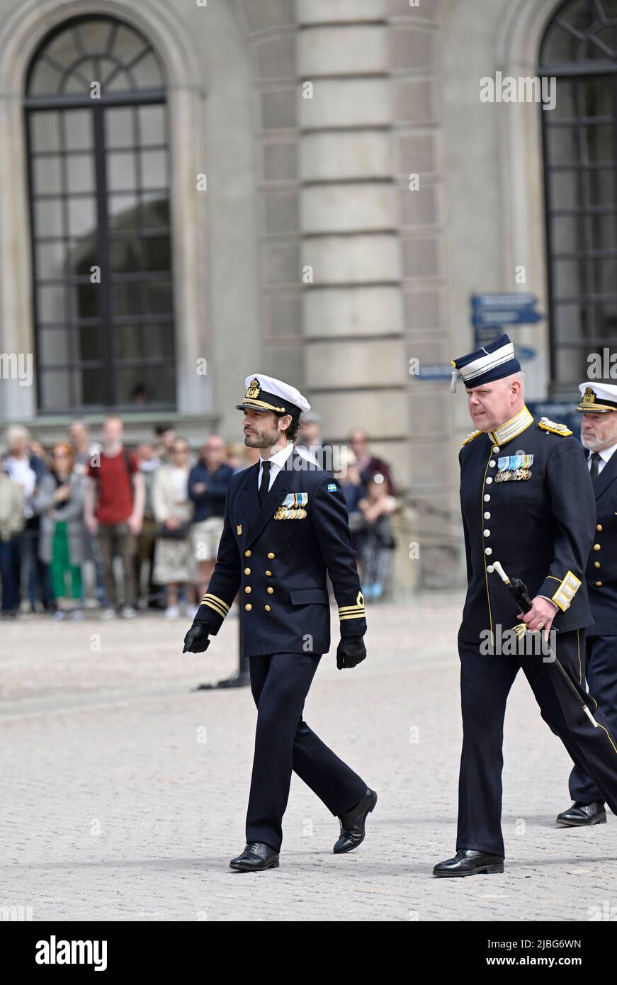 Le Prince Carl Philip est présent au relief de la haute garde dans la cour extérieure, le Palais Royal à l'occasion de la journée nationale de Suède. Stockholm, Suède, 6 juin 2022 photo Henrik Montgomery / TT code 10060 Banque D'Images