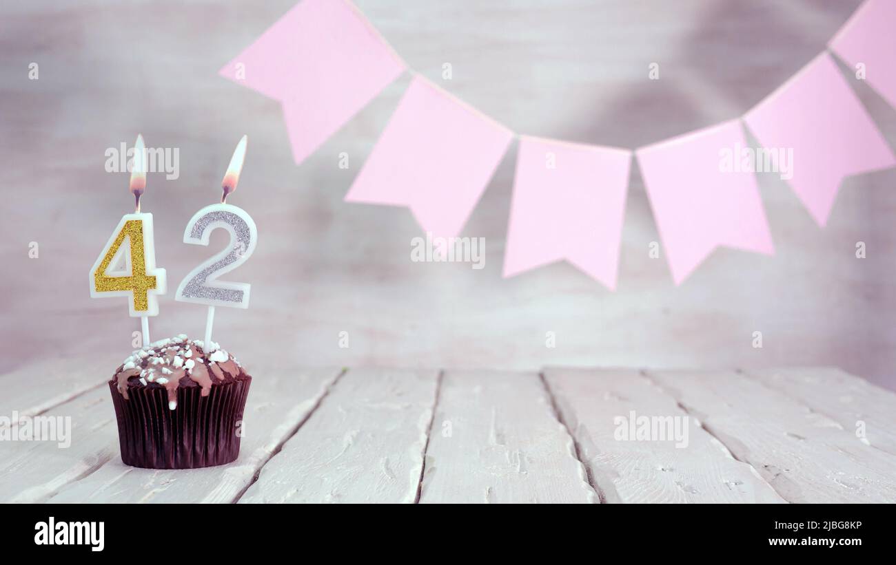 42e Anniversaire Carte De Vœux Pour La Célébration Du 42ème Anniversaire | Vecteur Premium