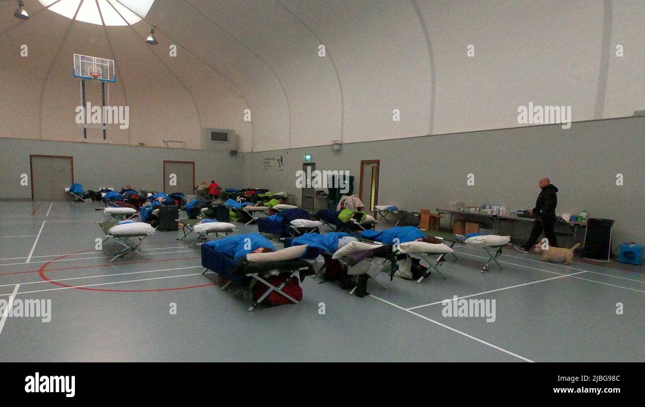 Swords, Irlande, 10 avril 2022. Le lieu de résidence temporaire des réfugiés ukrainiens dans la salle des sports. Les réfugiés ukrainiens de la guerre. Banque D'Images