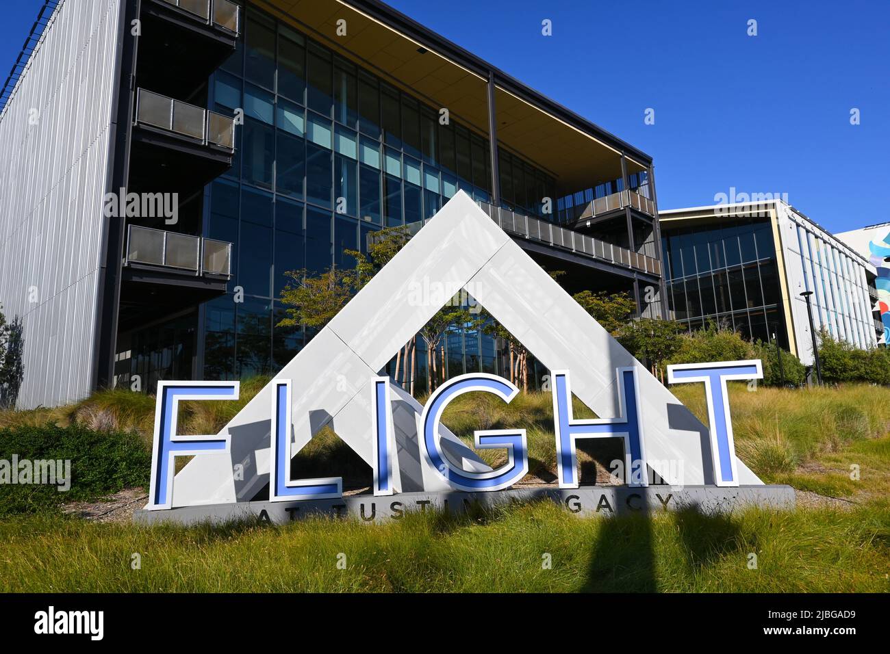 TUSTIN, CALIFORNIE - 5 JUIN 2022 : panneau au vol de Tustin Legacy. Le campus compte onze bâtiments sur 20 hectares : des bureaux de 4 étages, une salle de restauration, Banque D'Images