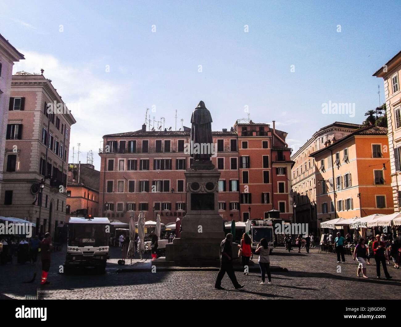 Rome, Italie - 16 juin 2011 : l'image de Campo de' Fiori dans l'après-midi, Rome, Italie. Il y a des gens et des touristes italiens locaux. Banque D'Images