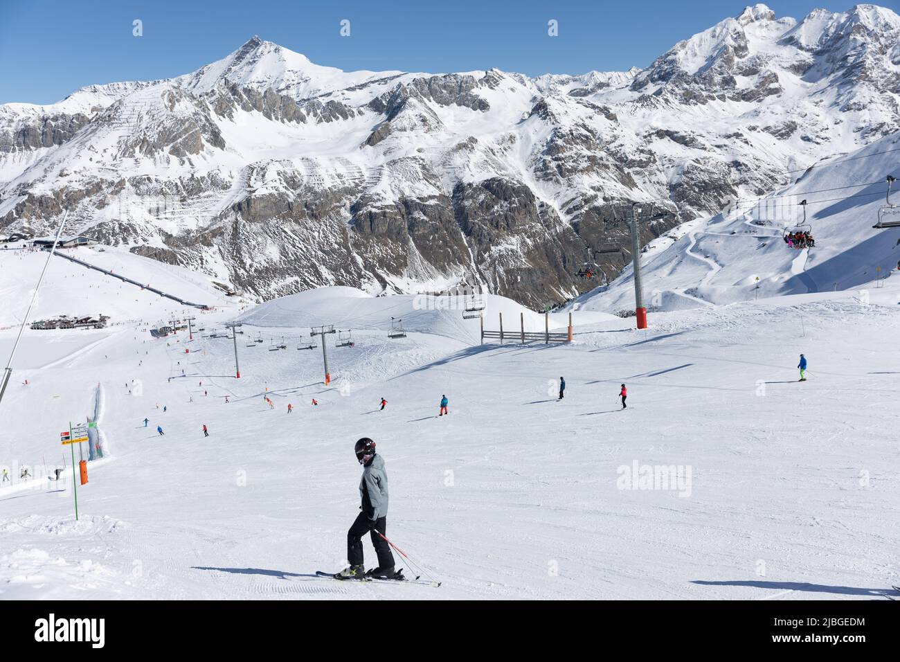 Ski de fond dans la station de Val d’Isère, dans les Alpes françaises Banque D'Images