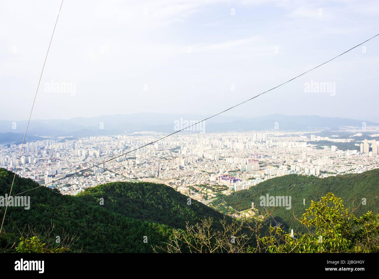 L'image du paysage urbain du sommet de la montagne Apsan à Daegu, en Corée. Banque D'Images