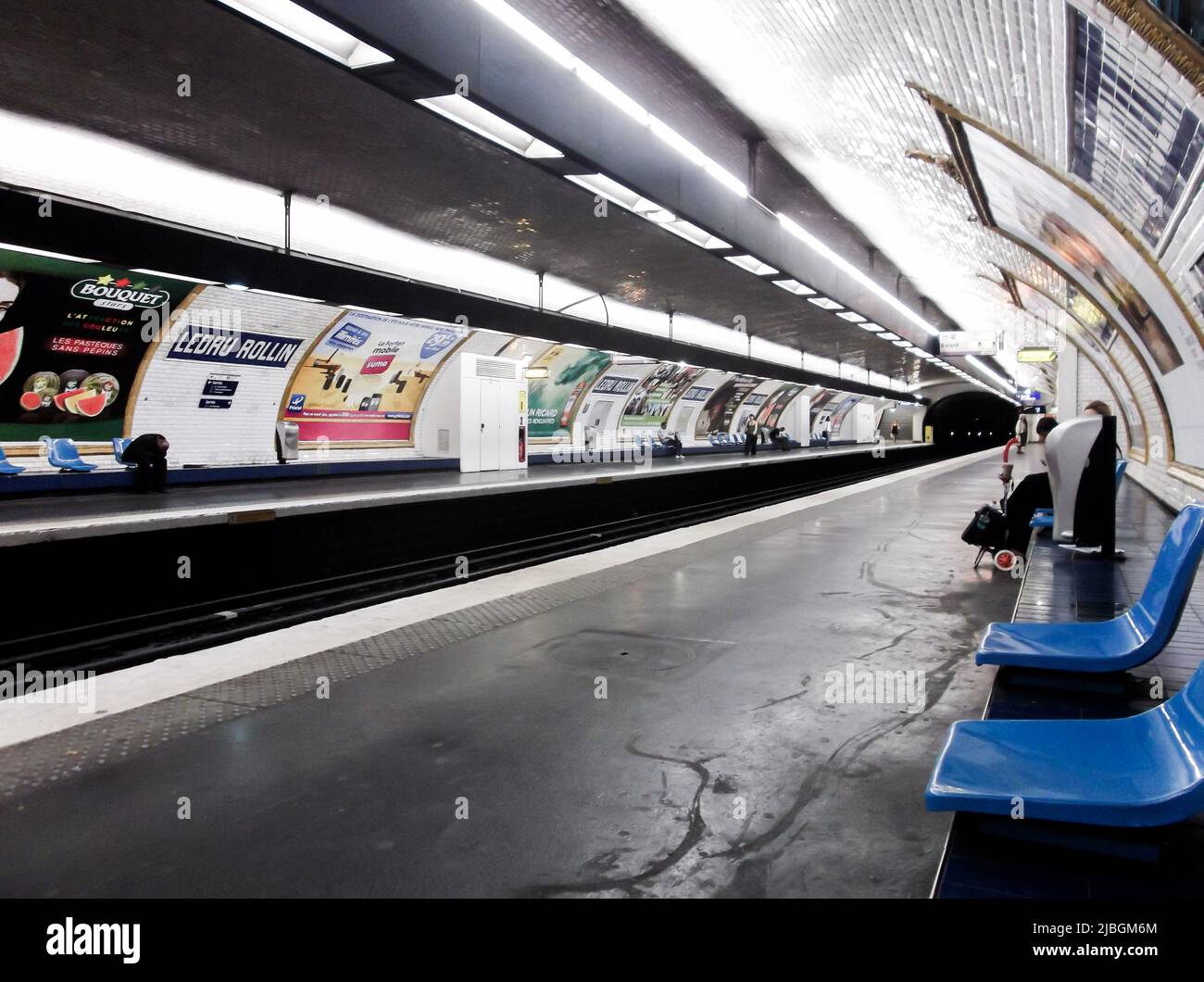 Paris, France - 27 juin 2011 : station de métro Ledru-Rollin. Ledru-Rollin est une station sur la ligne 8 du métro de Paris, qui porte le nom de l'avenue Ledru-Rollin Banque D'Images