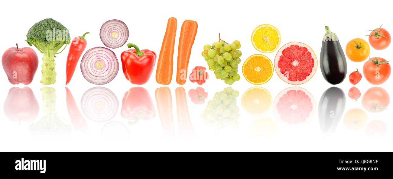 Variété de fruits et légumes sains avec réflexion de lumière isolée sur fond blanc. Banque D'Images