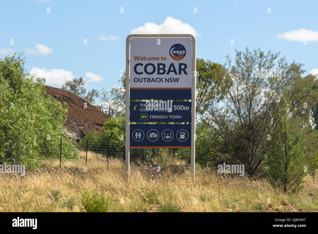 Le panneau de bienvenue à l'approche de Cobar, Nouvelle-Galles du Sud Banque D'Images