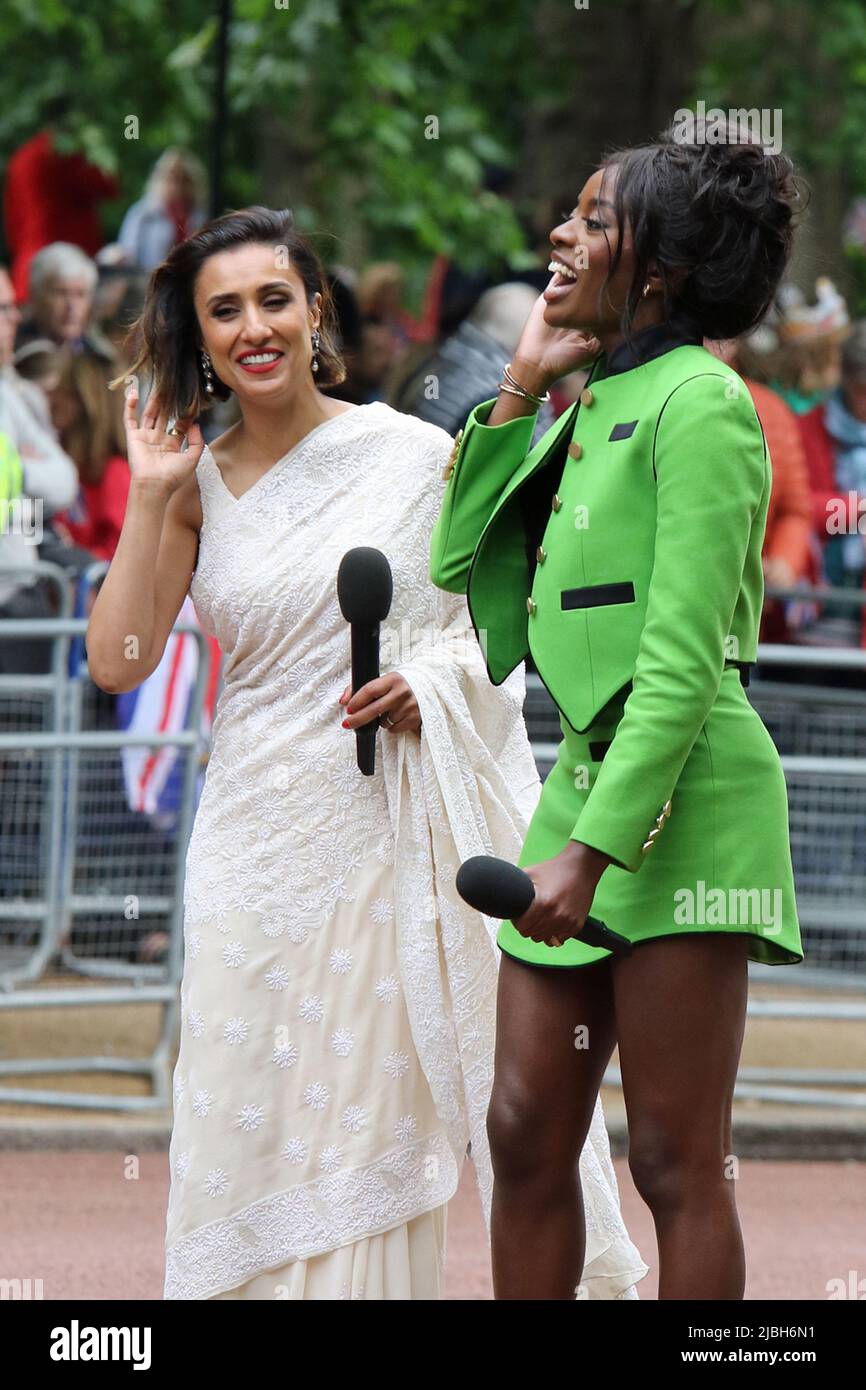 (De gauche à droite) Anita Rani Nazran, mieux connue sous le nom d'Anita Rani, est une présentatrice à la radio et à la télévision anglaise. Odudu est un présentateur de télévision britannique et est apparu dans Strictly Come Dancing. Les deux étaient sur le Mall dans le cadre de la Platinum Jubilee Pageant 2022 à Londres. Banque D'Images