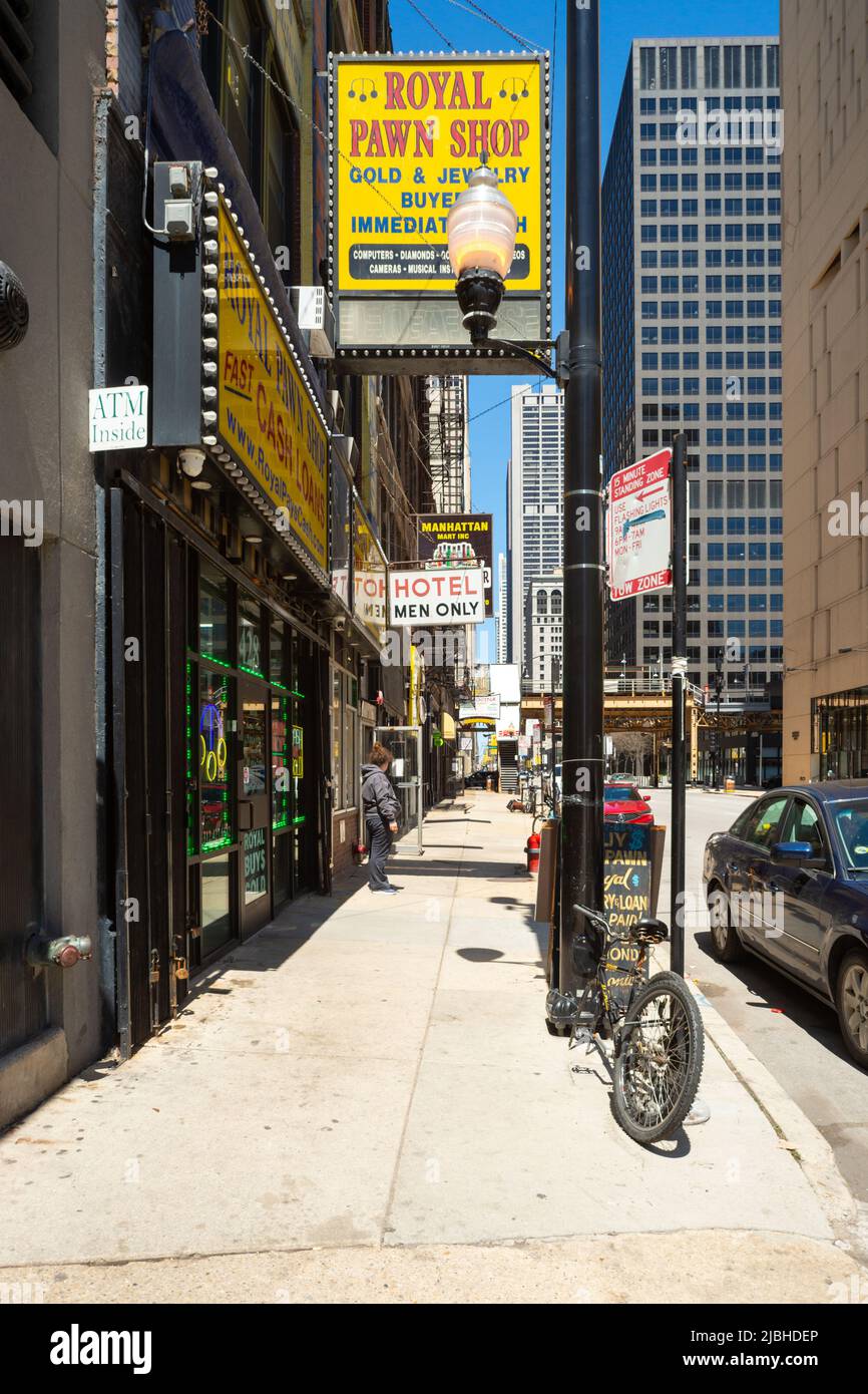 South Clark St, Chicago, Illinois. Devantures et enseignes d'atelier. Royal Pawn Shop, Ewing Annex Hotel (« Hôtel, hommes seulement »), Manhattan Mart, Inc. Chicago, il, ÉTATS-UNIS Banque D'Images