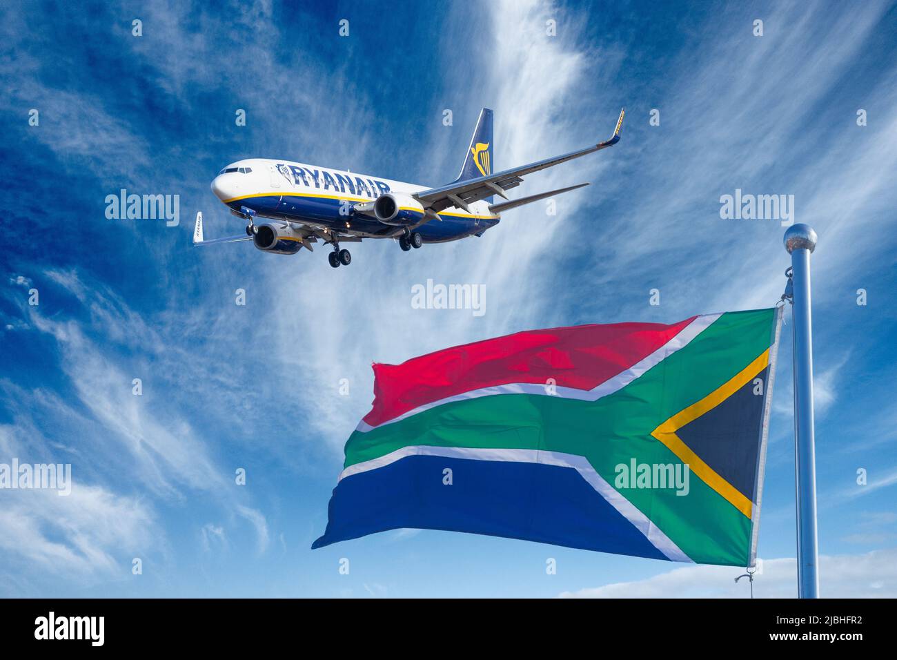 Avion Ryanair, avion et drapeau de l'Afrique du Sud. Banque D'Images