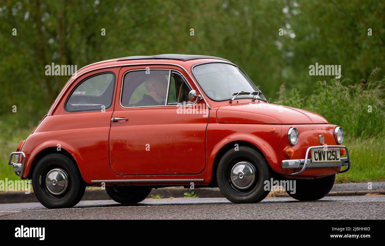 Fiat 500 vieux rouge Banque de photographies et d’images à haute ...