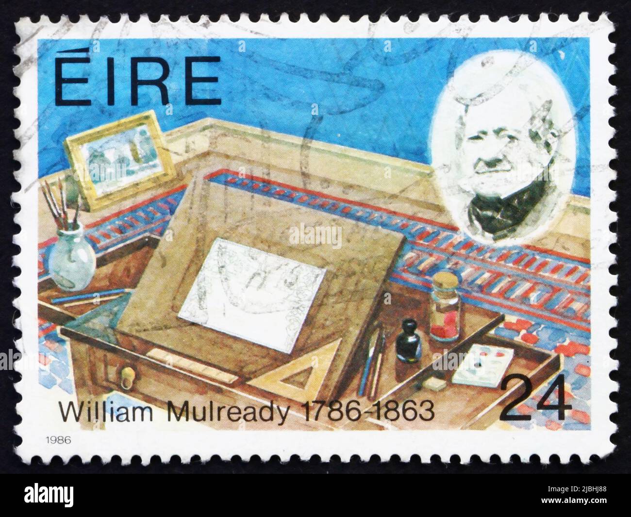 IRLANDE - VERS 1986: Un timbre imprimé en Irlande montre William Mulready, concepteur de feuilles de lettre, vers 1986 Banque D'Images