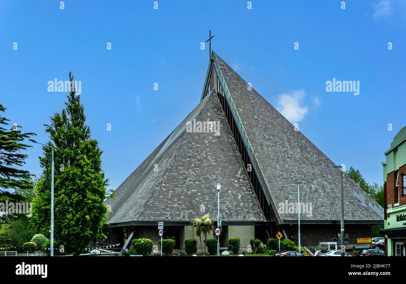 Notre Dame de Dotours, Église catholique romaine Glasnevin, Dublin, Irlande. Ouvert en 1972, l'architecte Vincent Gallagher. Banque D'Images