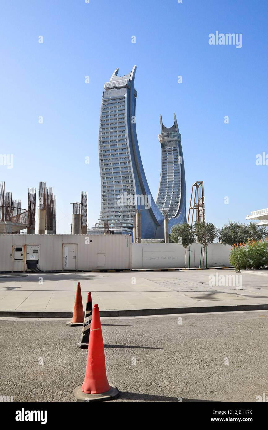 Katara Towers à Lusail, Doha, Qatar. C'est un méga projet en construction qui se tardera de deux hôtels de luxe, plus des appartements et des restaurants. Banque D'Images