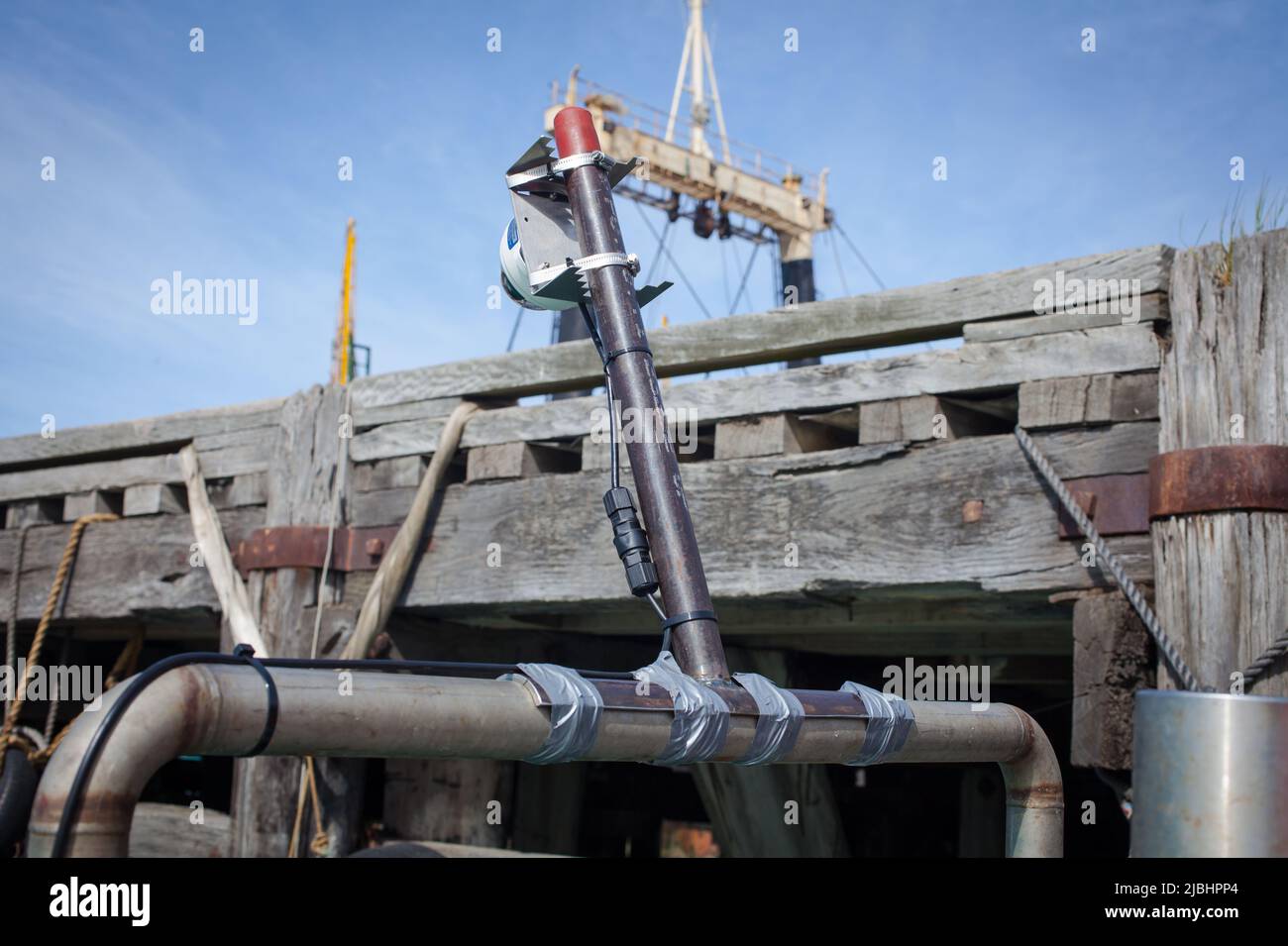 Équipement de surveillance électronique sur les bateaux de pêche commerciaux : caméras vidéo, GPS, équipement de capture et d'enregistrement vidéo. Banque D'Images