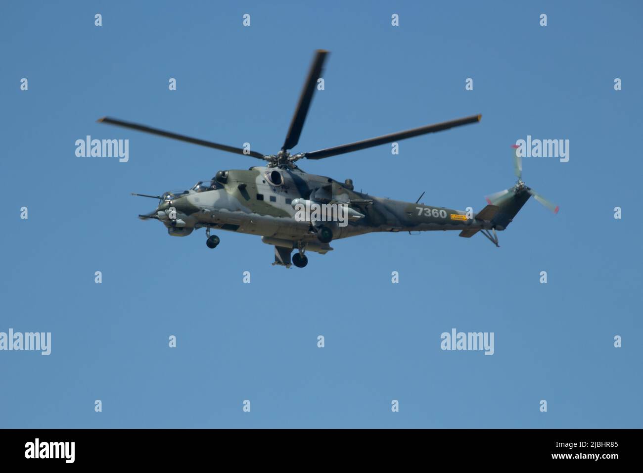 Hélicoptère Hind de la Force aérienne tchèque mi-24 au spectacle aérien de Bolerdice Banque D'Images