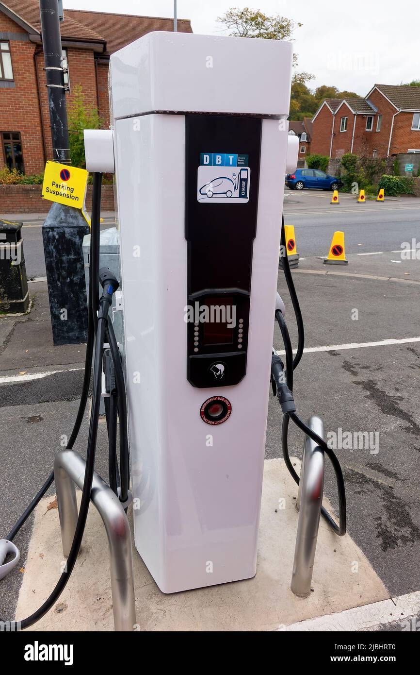 Warminster, Wiltshire, Royaume-Uni - 12 octobre 2014: Un point de charge de véhicule électrique CEV DBT dans le parc central de Warminster à Wiltshire, Angleterre, Royaume-Uni Banque D'Images