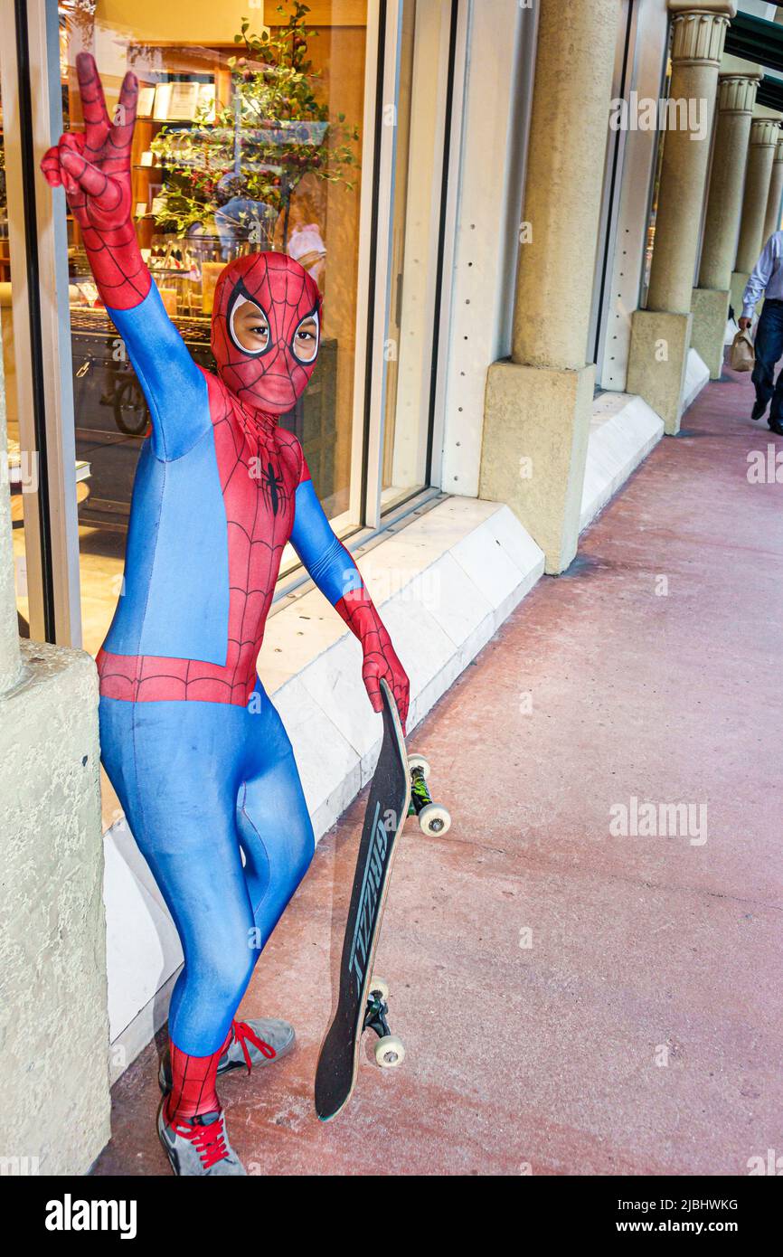 Spiderman costume boy Banque de photographies et d'images à haute  résolution - Alamy