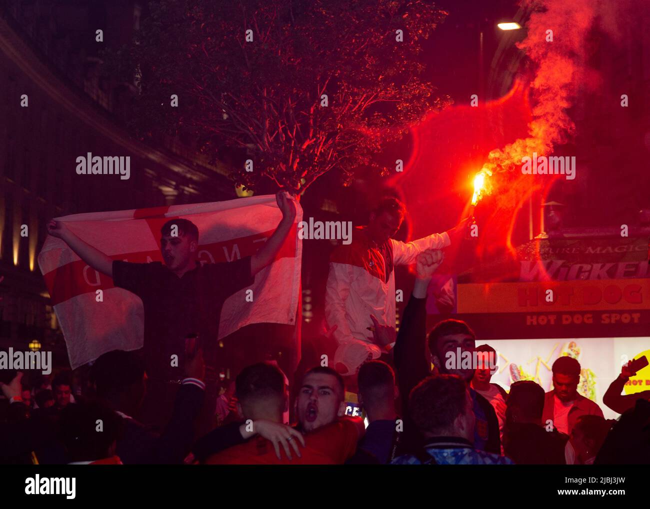 Scènes dans le centre de Londres pendant le match de l'UEFA Euro 2020 16th avec: Atmosphère où: Londres, Royaume-Uni quand: 12 Jul 2021 crédit: Mario Mitsis/WENN Banque D'Images