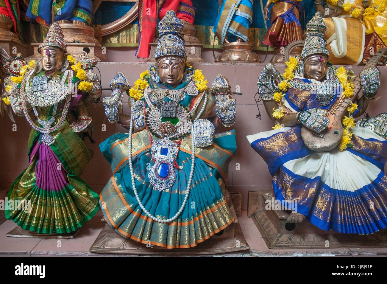 Des effigies de divinités hindoues ornent le Temple Sri Krishnan, Waterloo Street, Singapour Banque D'Images