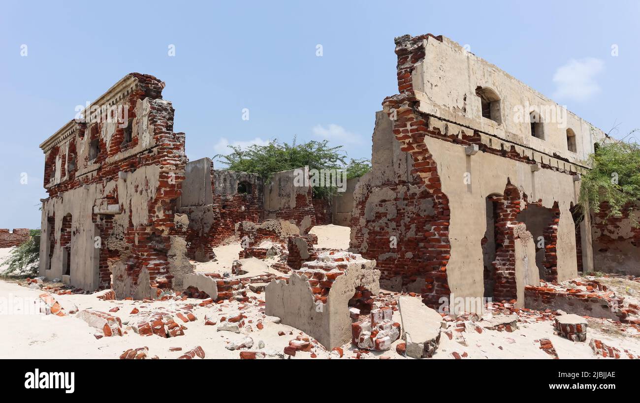 Les murs du bureau de poste ont été détruits pendant le cyclone de Rameswaram de 1964, Dhanushkodi, Rameswaram, Tamilnadu, Inde. Banque D'Images