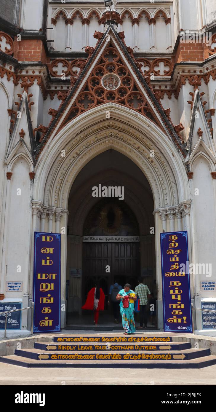 Entrée principale de l'église notre-Dame de Lourdes à Trichy, Tamil Nadu, Inde Banque D'Images